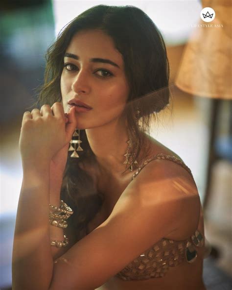 Ananya Panday Nude Pics Collection